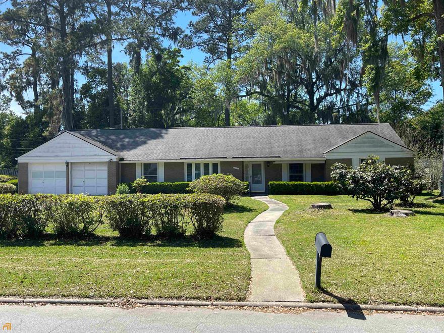 Located in sought after Windsor Forest/Berkshire Woods area this spacious home offers a place for the entire family. New energy efficient windows throughout. Large double two-car garage. The private backyard has a peaceful patio, storage shed and mature landscaping with lots of shade trees. Sprinkler System.