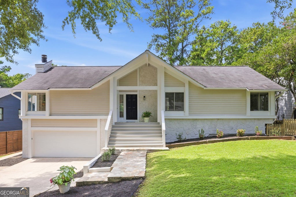 Photo of 3313 Clubland Drive, Marietta, GA 30068 (MLS # 10823881)