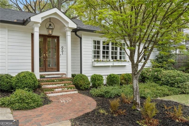 951 Northcliffe DR NW