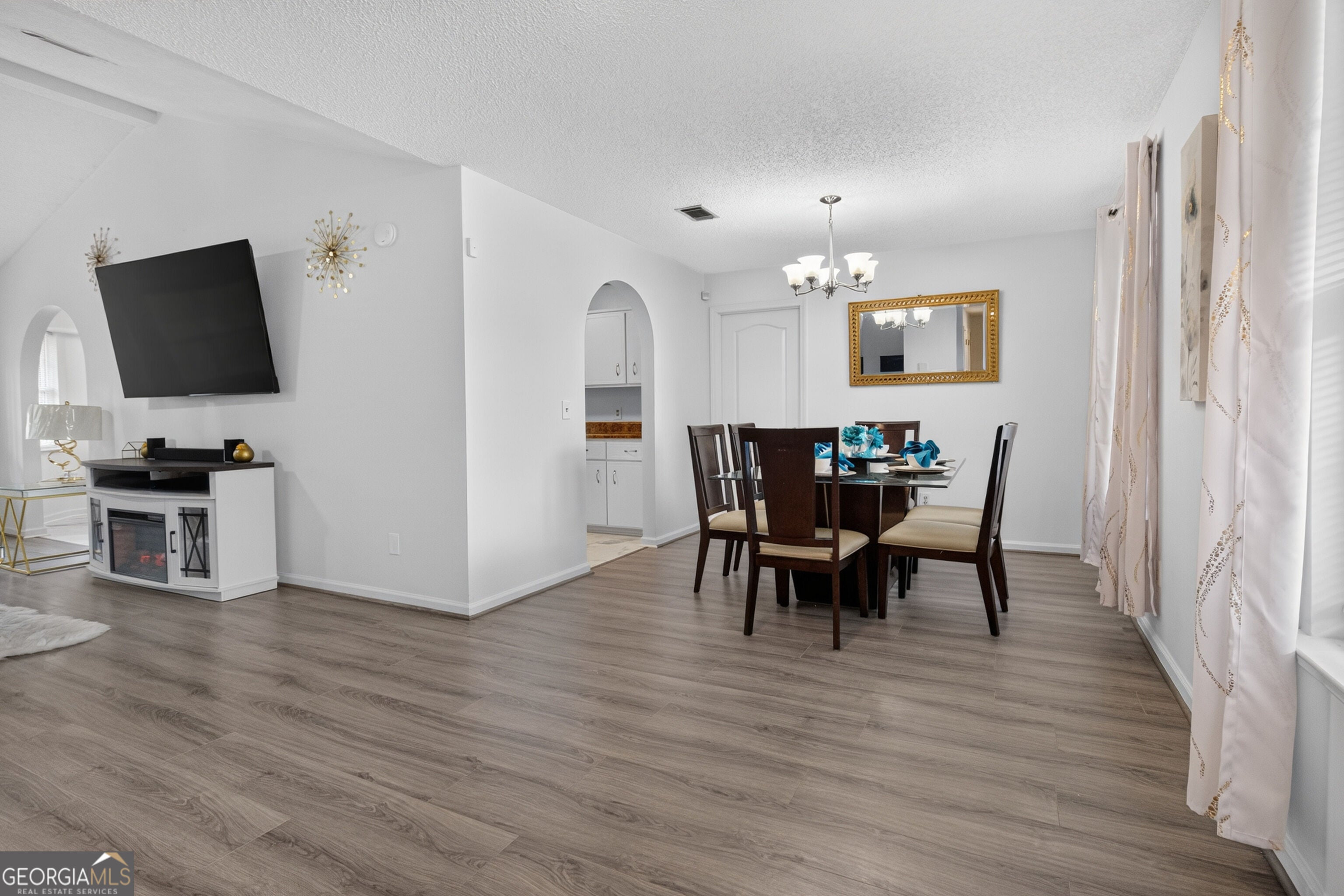 2201 Driftwood LN