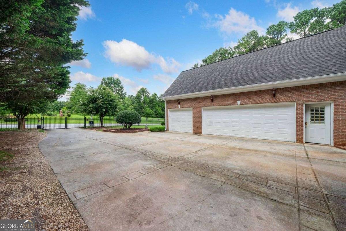 84 Gloster RD NW