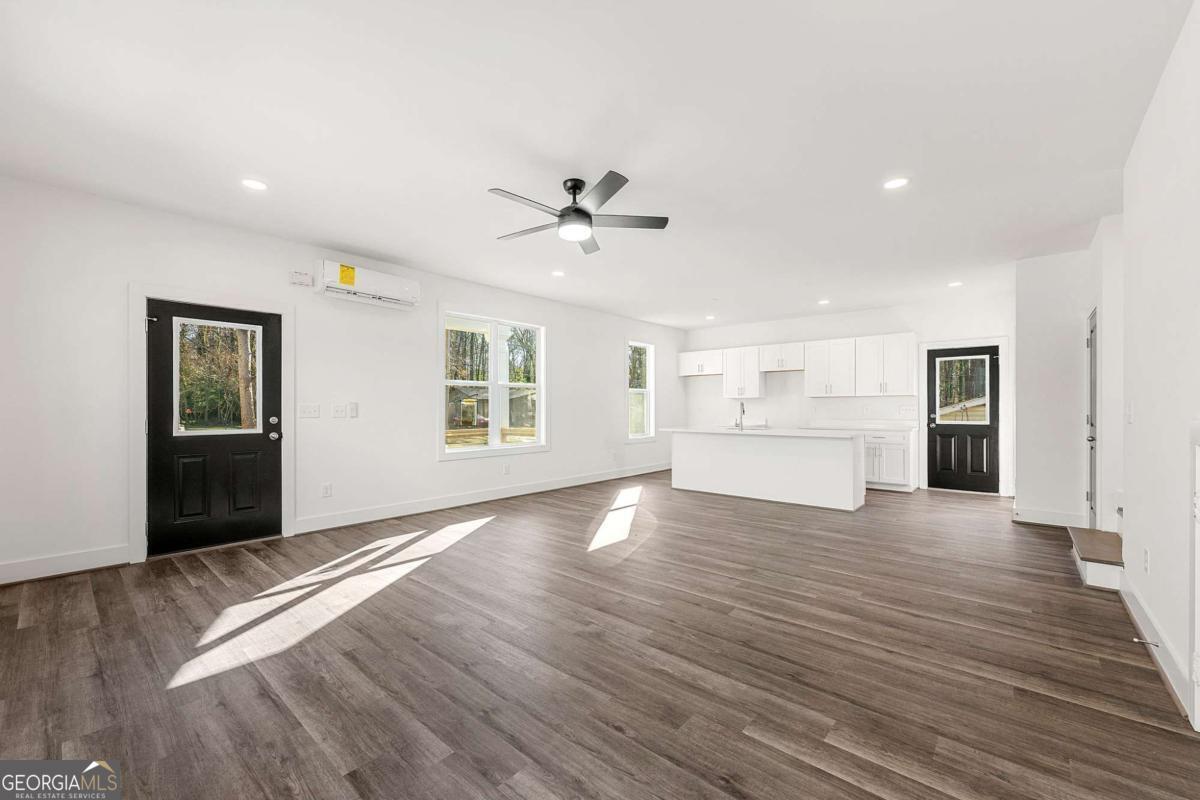 1092 Wedgewood DR NW