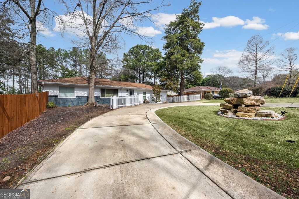 Photo of 414 Charles Place, Roswell, GA 30075 (MLS # 10704965)