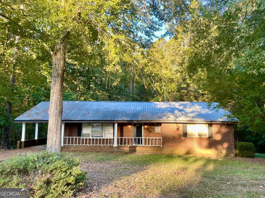 Welcome to this inviting 3-bedroom, 1.5-bathroom single-story home! This perfect location is just minutes from 75 interstate and easy  access to schools, shopping and restaurants. Whether you're looking to invest or purchase your first home, this property is ready and  waiting for you. There are NO HOA and NO rental restriction. Home is sold "As-Is" subject to Due Diligence. Schedule your showing today and see for yourself.