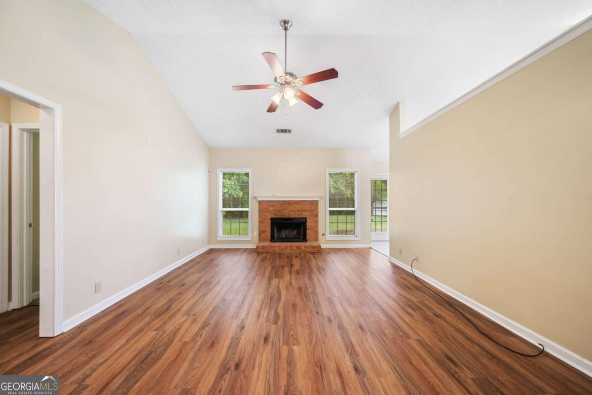 467 Ravinia WAY