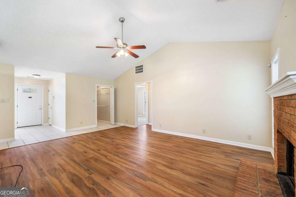 467 Ravinia WAY
