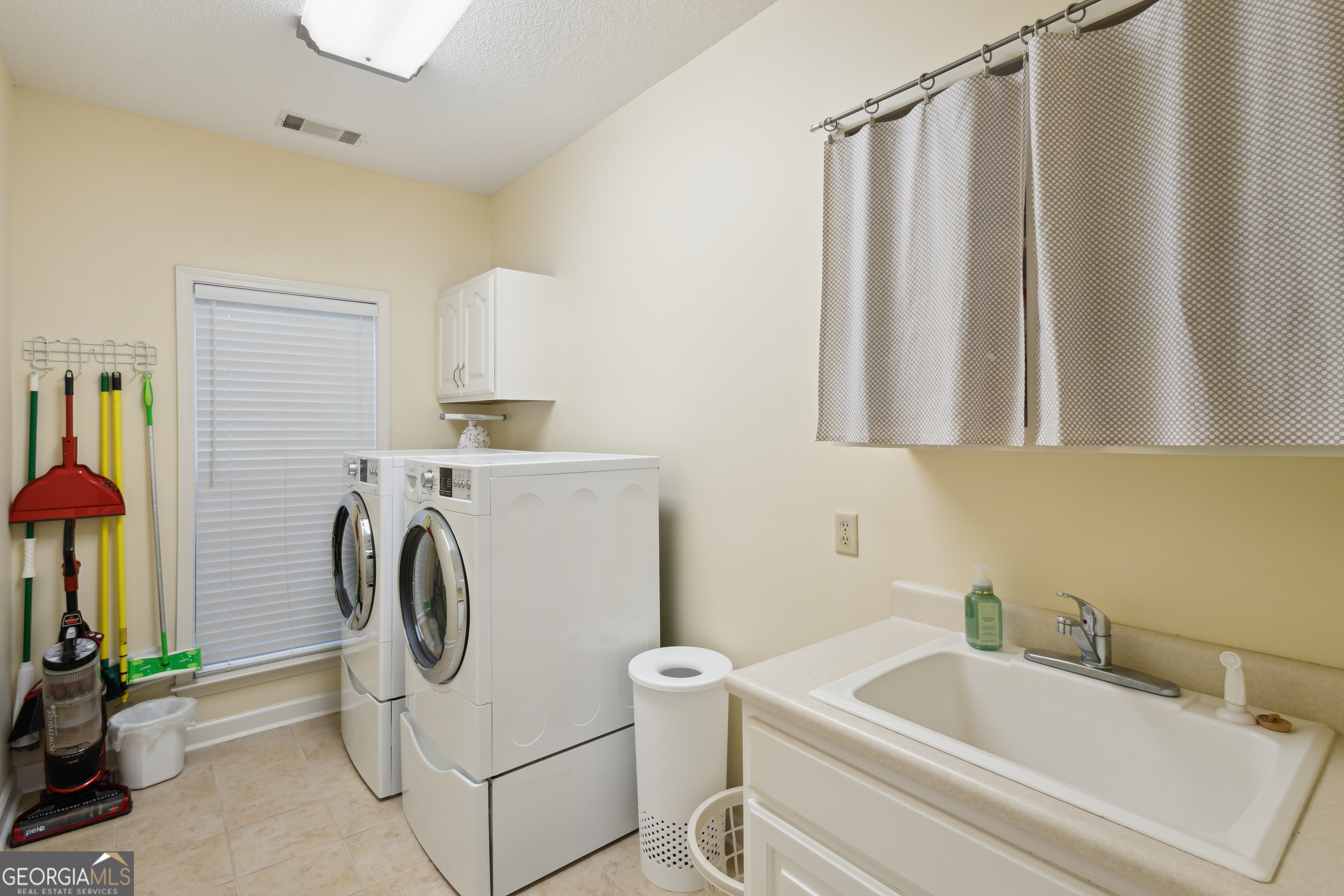 Statesboro, Georgia 30458, United States, 4 Bedrooms Bedrooms, ,4 BathroomsBathrooms,Residential,Pending,167677