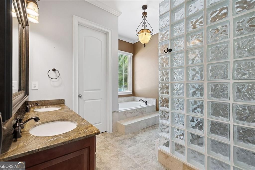 Broadwell Manor - Residential