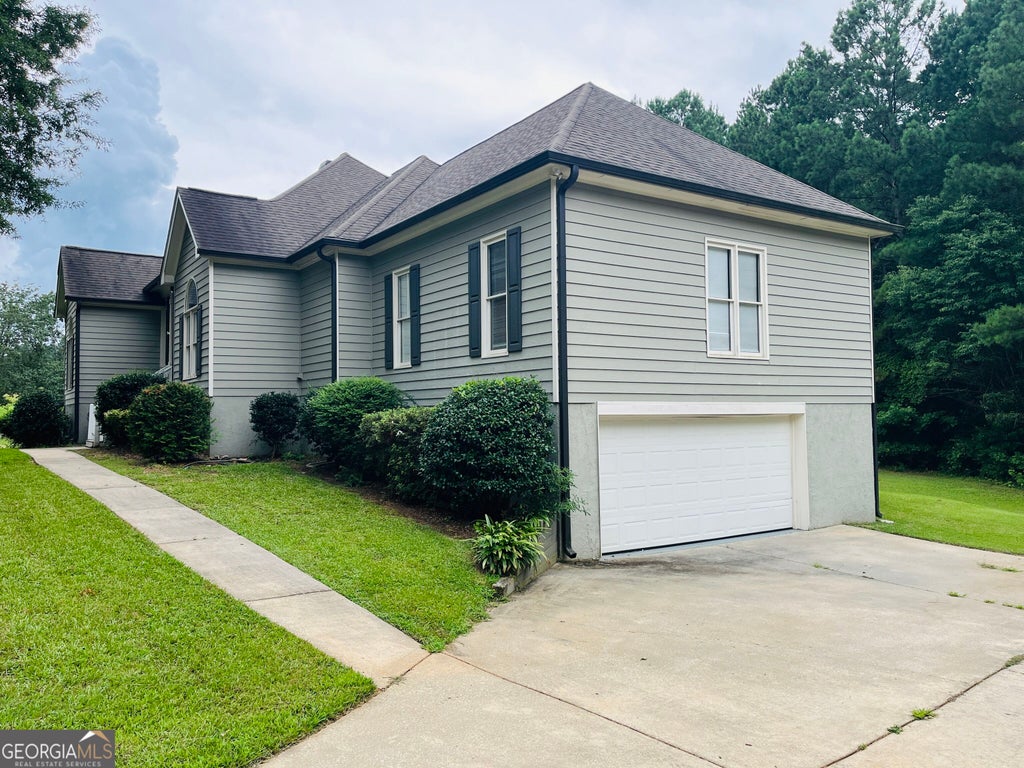 Photo of 70 Indian Bluff Drive, Sharpsburg, GA 30277 (MLS # 10839255)