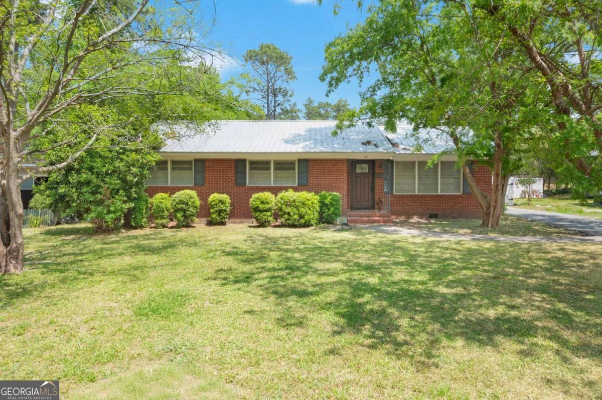 1011 Cherokee Circle