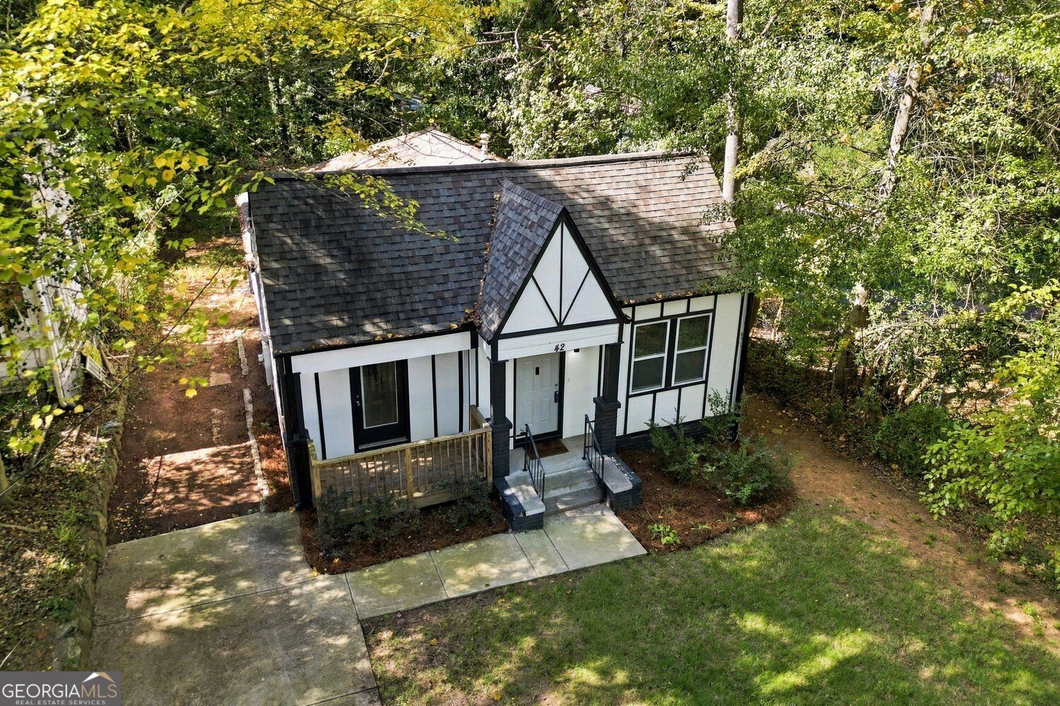 42 Burbank DR NW