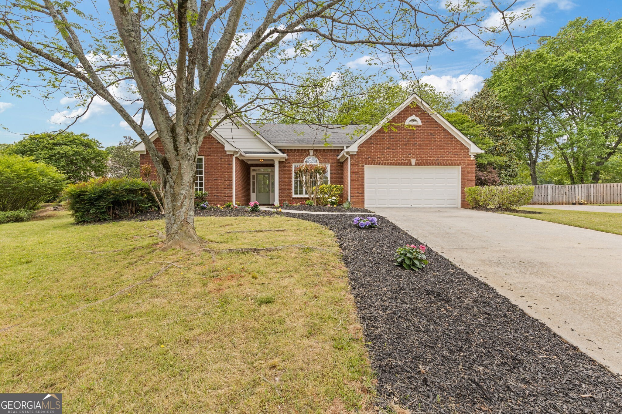 3325 Woodside CIR
