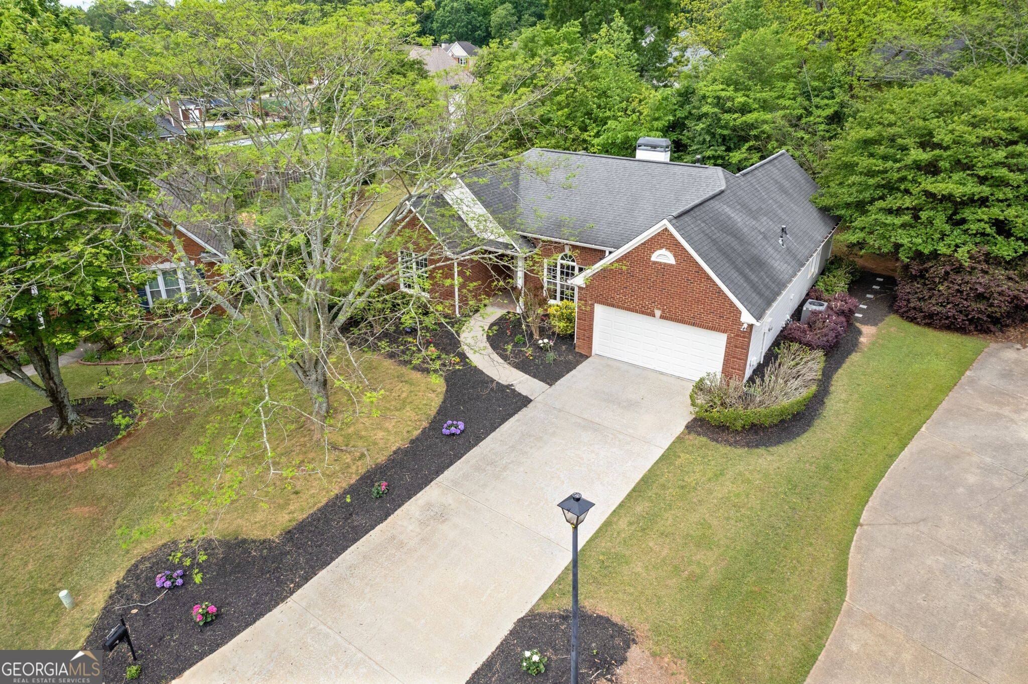 3325 Woodside CIR