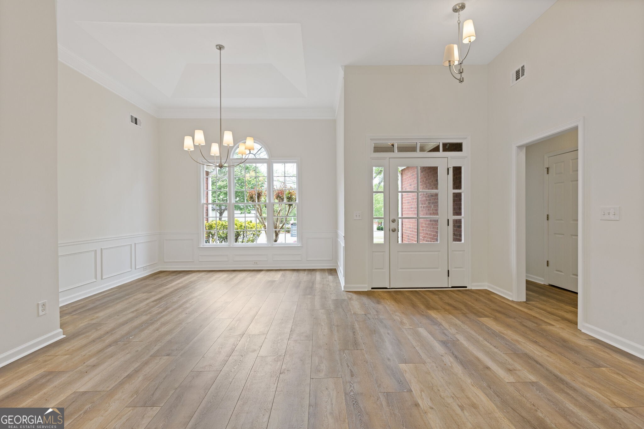 3325 Woodside CIR