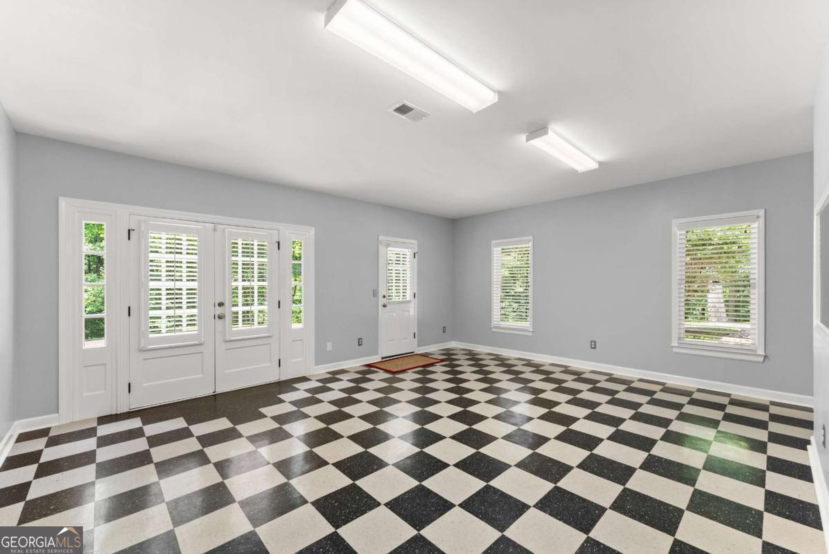 na- 9.99 acres - Residential