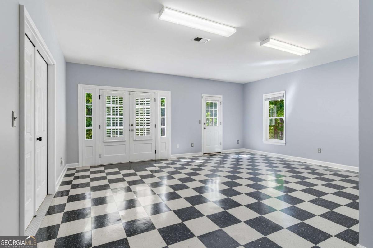 na- 9.99 acres - Residential