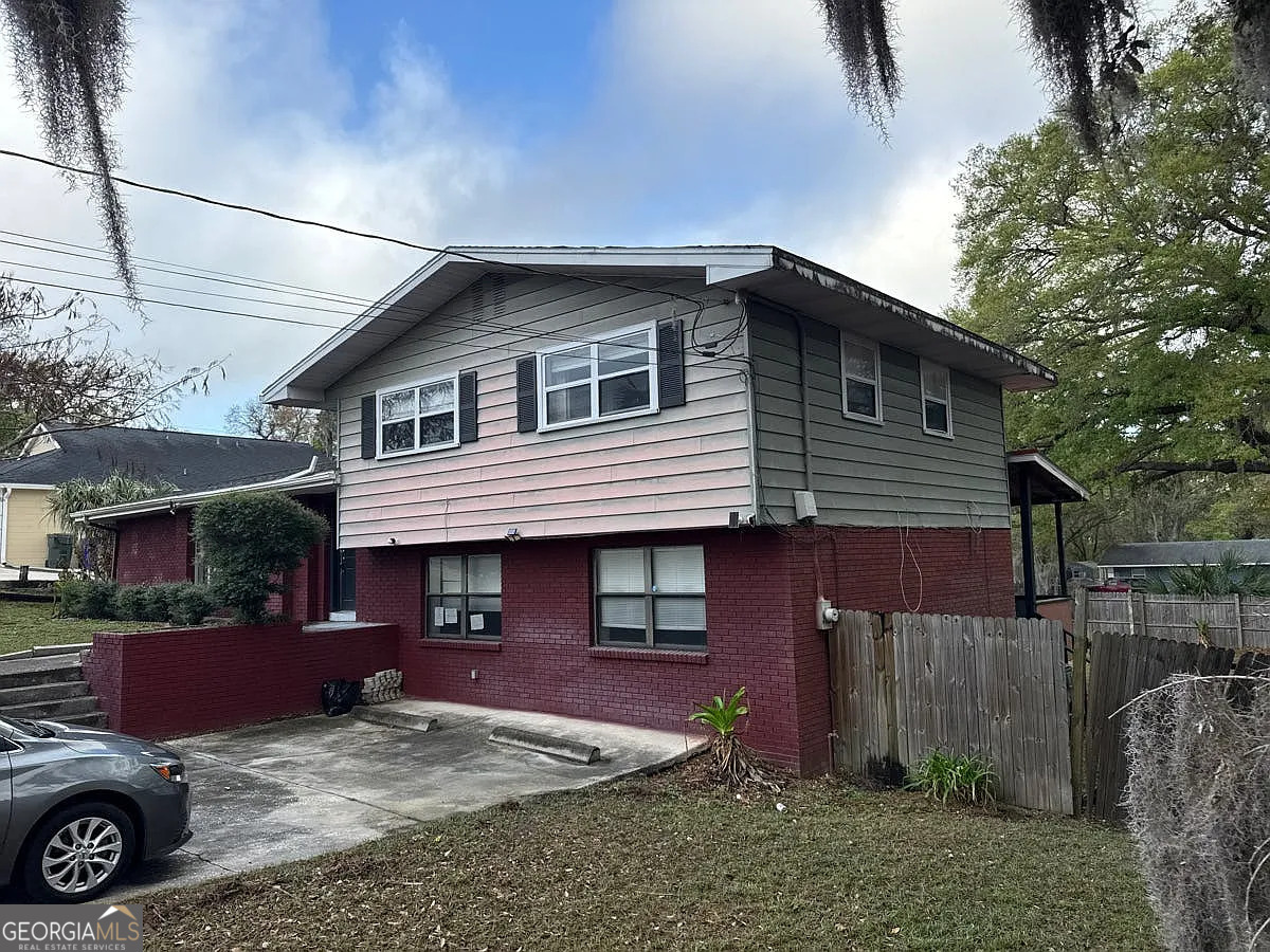 1612 Martin L King Jr AVE