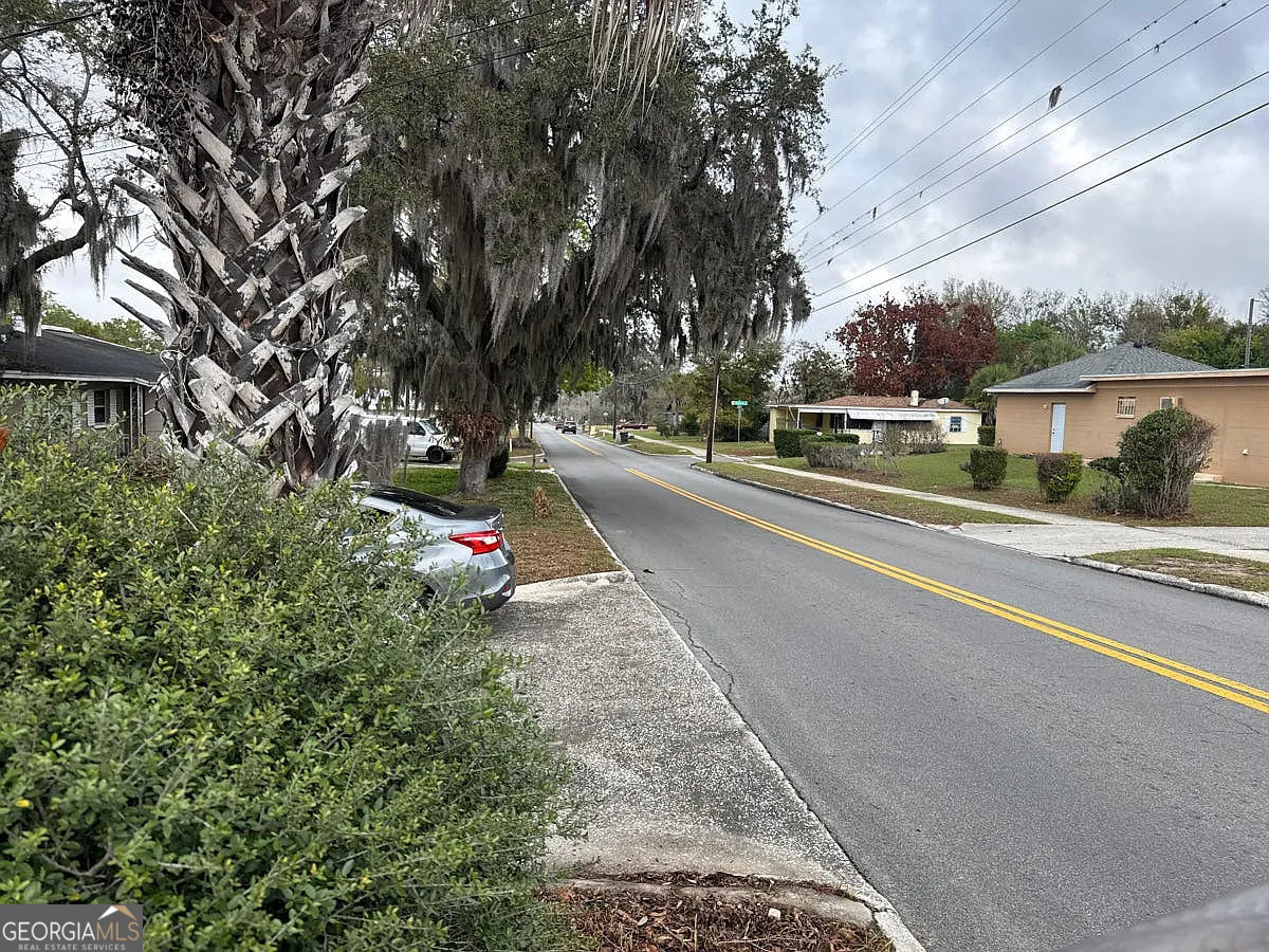 1612 Martin L King Jr AVE