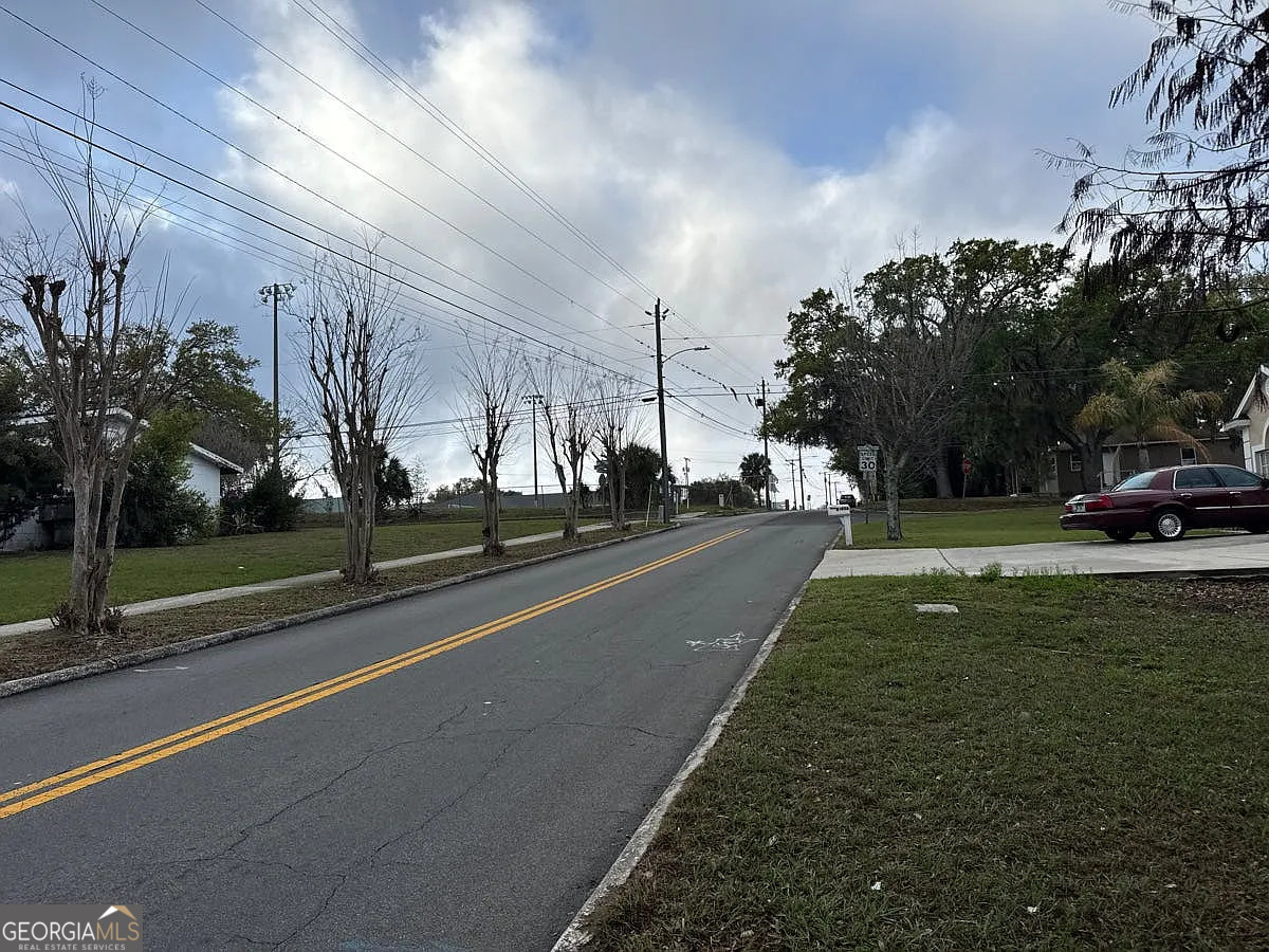 1612 Martin L King Jr AVE