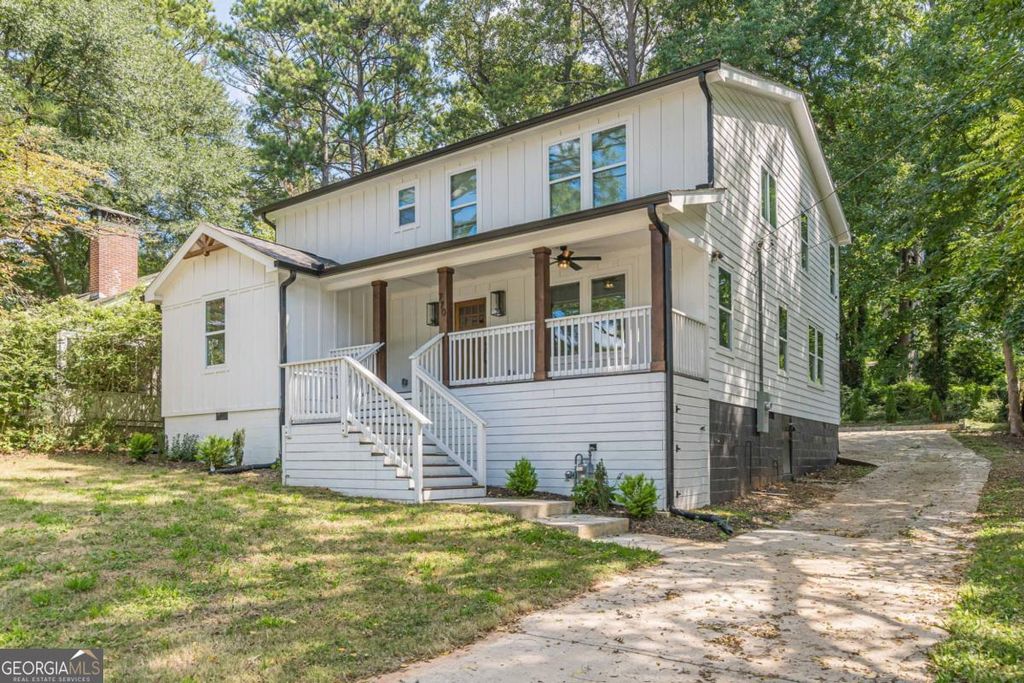 Photo of 770 Waters Drive SW, Atlanta, GA 30310 (MLS # 10684655)