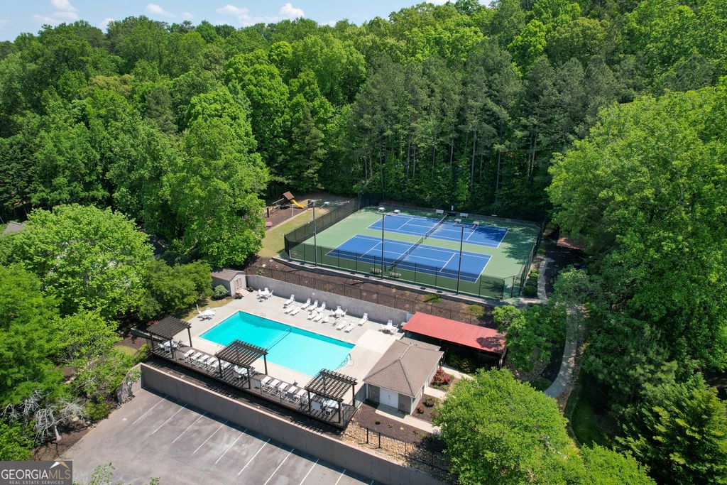 Photo of 160 River Run, Roswell, GA 30075 (MLS # 10760339)