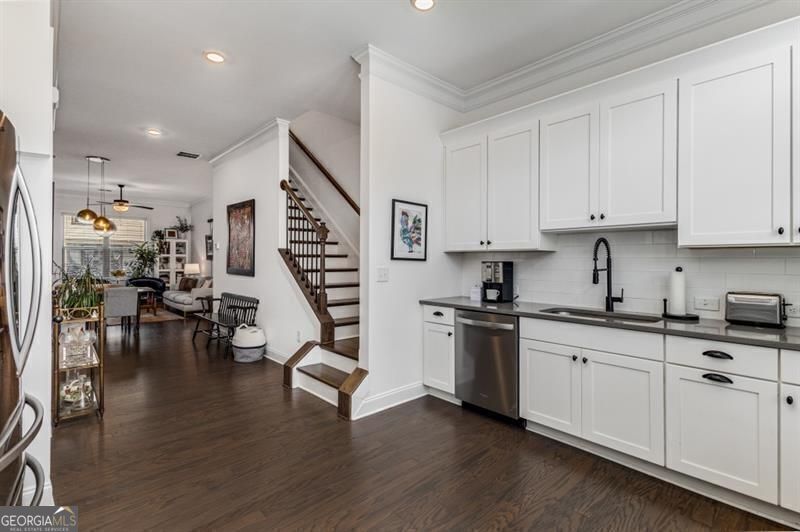 Atlanta, Georgia 30339, United States, 3 Bedrooms Bedrooms, ,4 BathroomsBathrooms,Residential,Active,176339