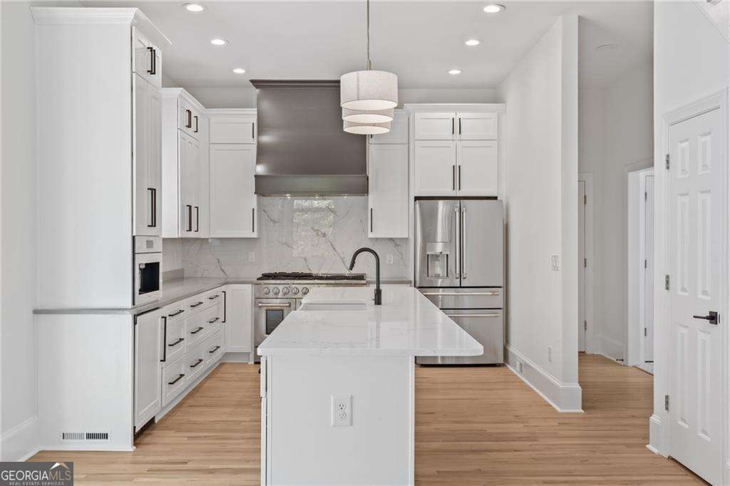 2203 Iron Gate DR SE