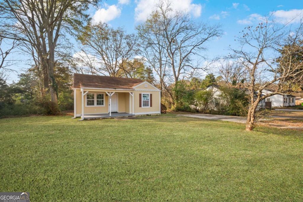 Photo of 1894 Benson Avenue SE, Smyrna, GA 30080 (MLS # 10656195)