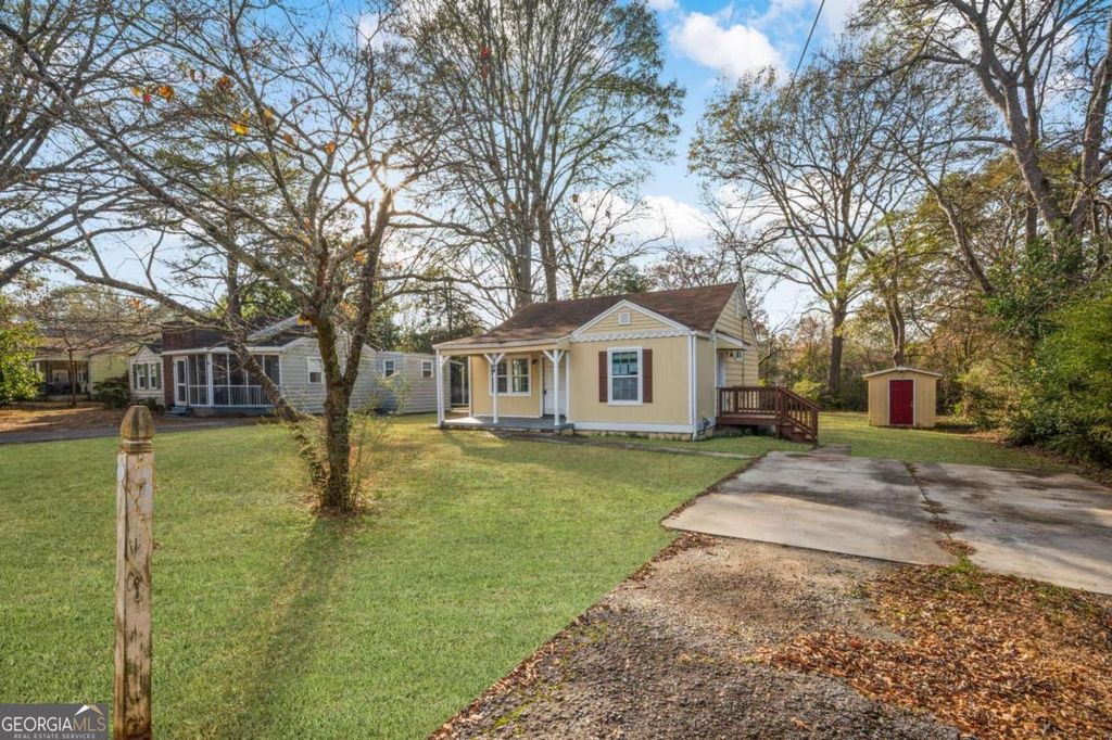 Photo of 1894 Benson Avenue SE, Smyrna, GA 30080 (MLS # 10656195)