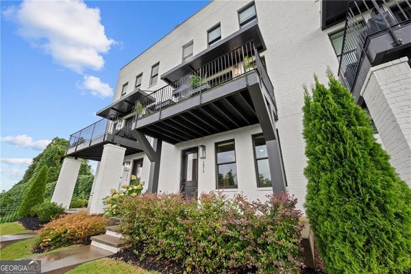 1075 ROBERT SMALLS WAY, ATLANTA, GA 30318 - Image cdec36989a0614f9f6f974c91d29bbcf/4101839024