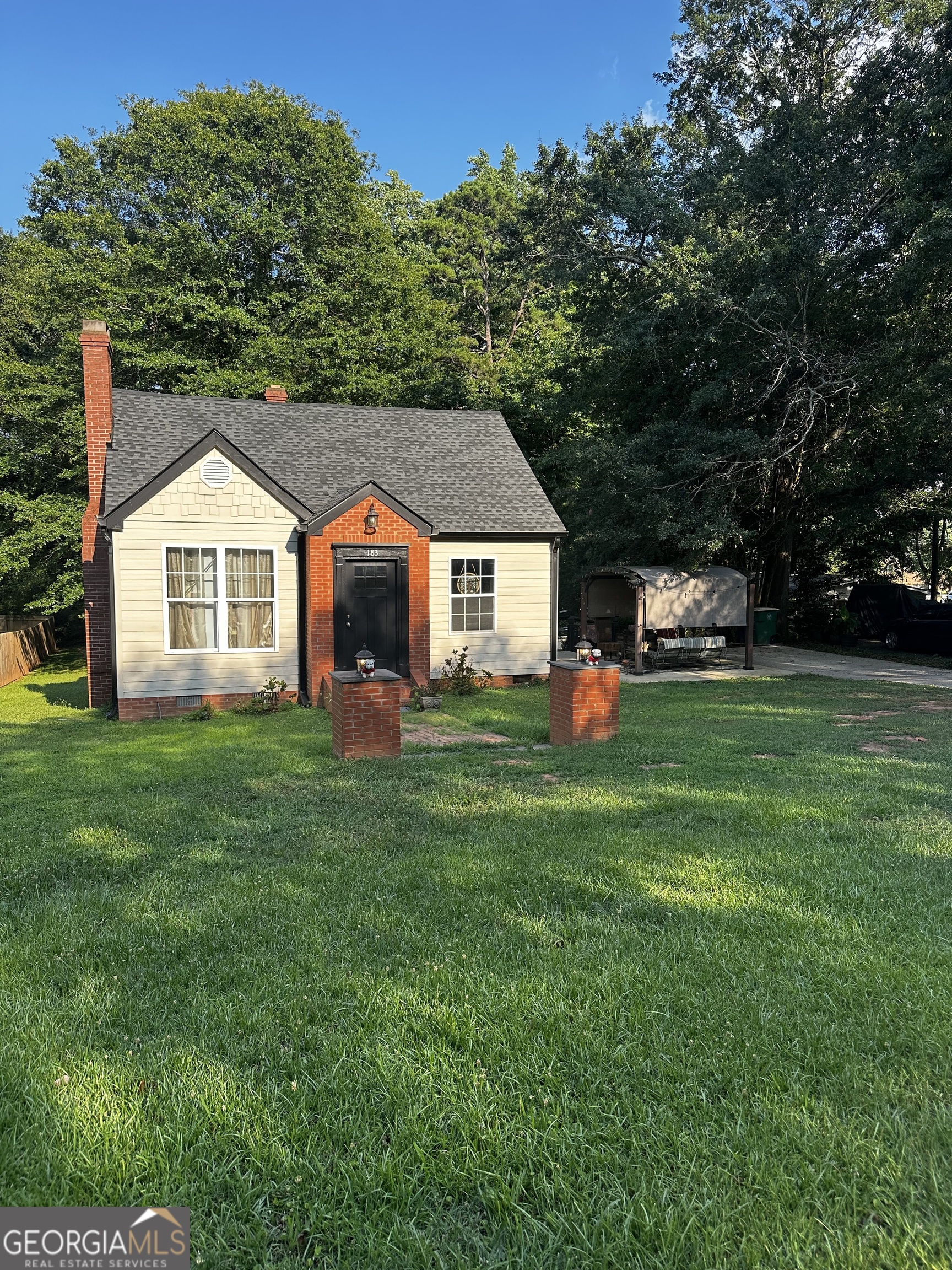 183 Parkway DR