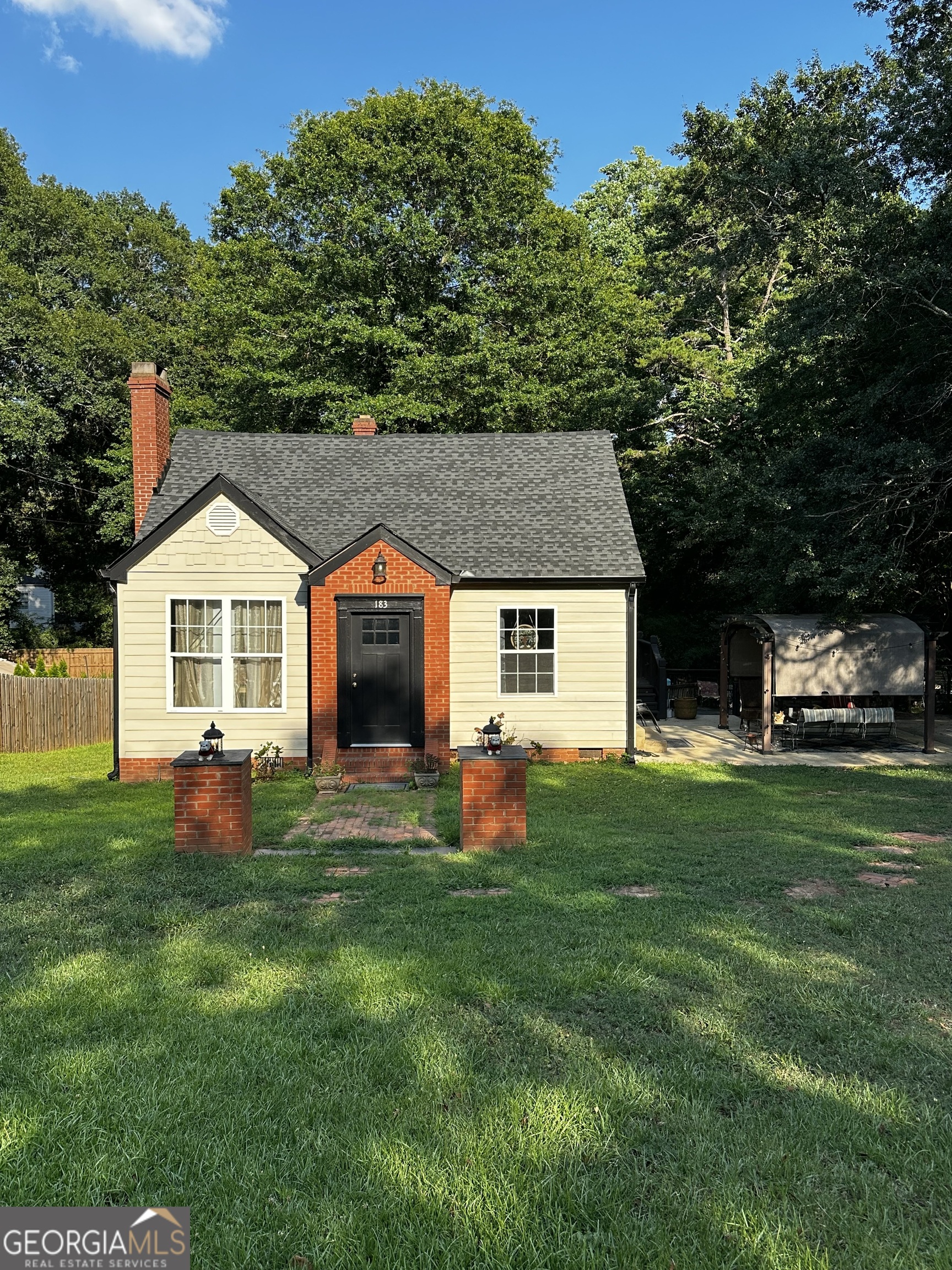183 Parkway DR