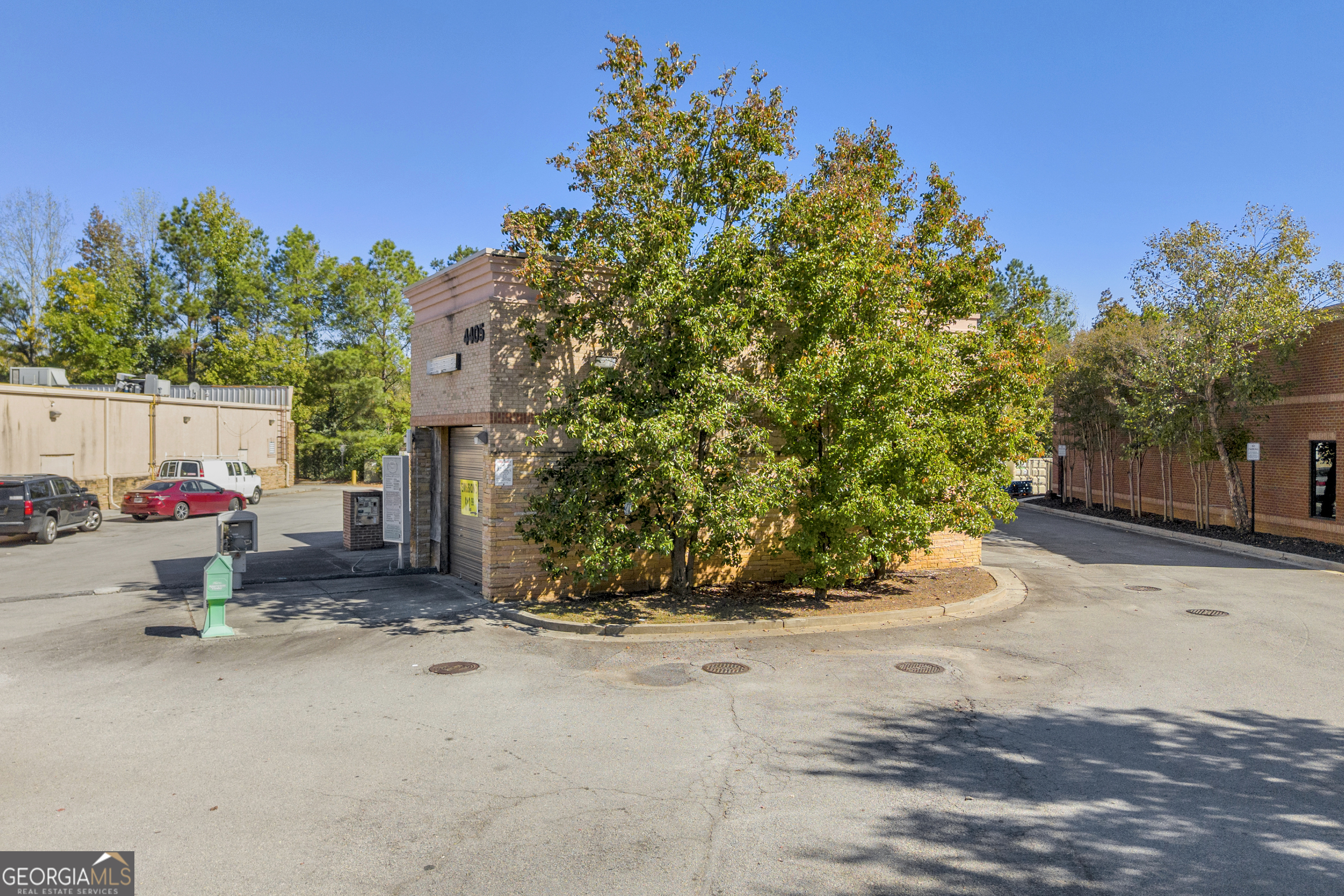 4405 Commerce DR