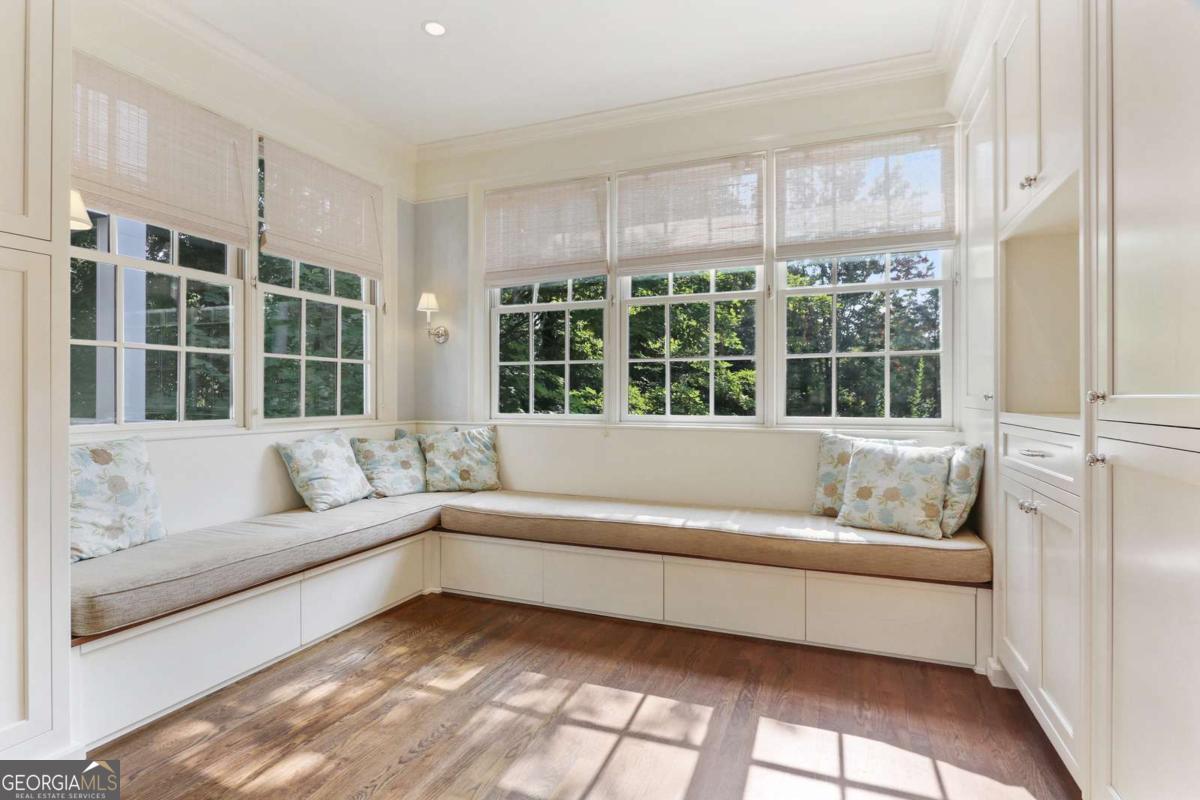 37 Montgomery Ferr DR NE