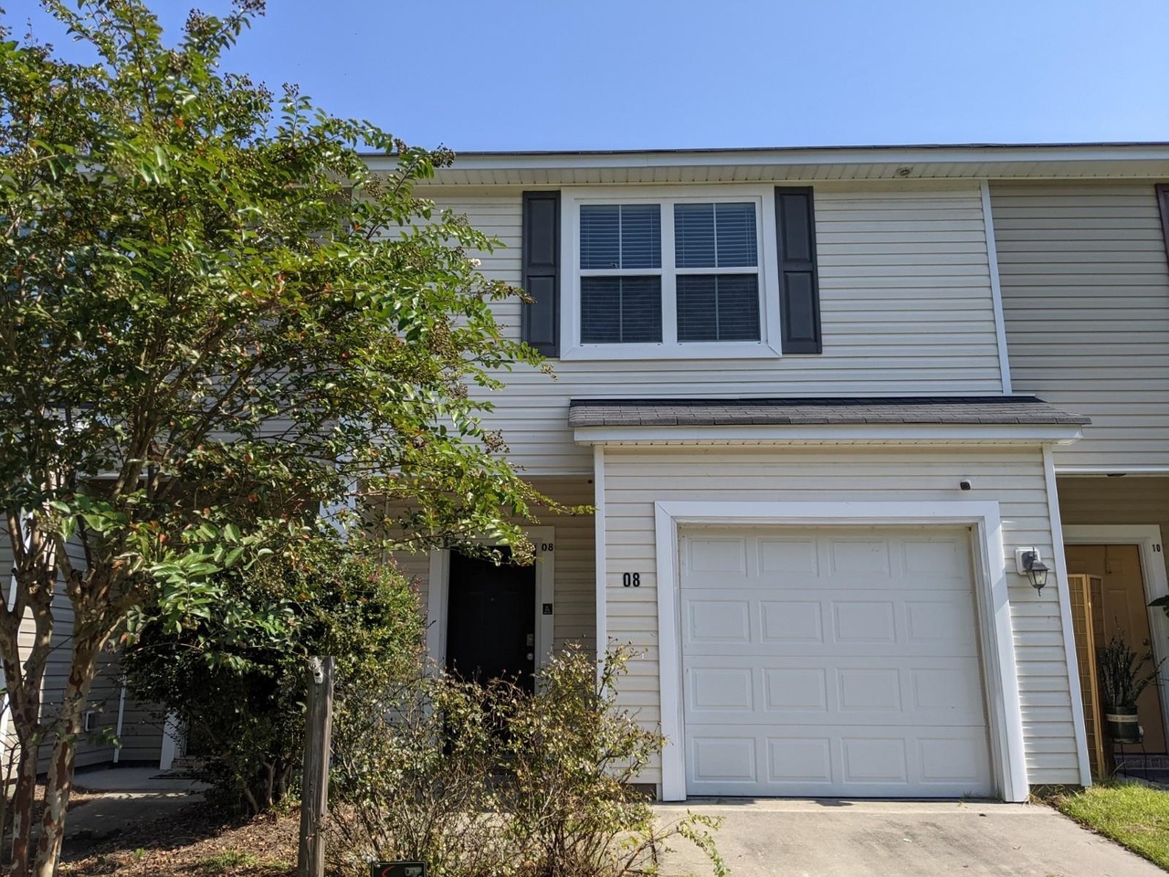 Two story townhome with 3 bedrooms, 2.5 baths and single car garage. Foyer entry into open concept living room and kitchen. Kitchen is equipped with refrigerator, stove and dishwasher. All bedrooms are located upstairs with the laundry room. HOA maintains the grass area, but tenant responsibility for the flower bedding areas. Access to community amenities. No pets!