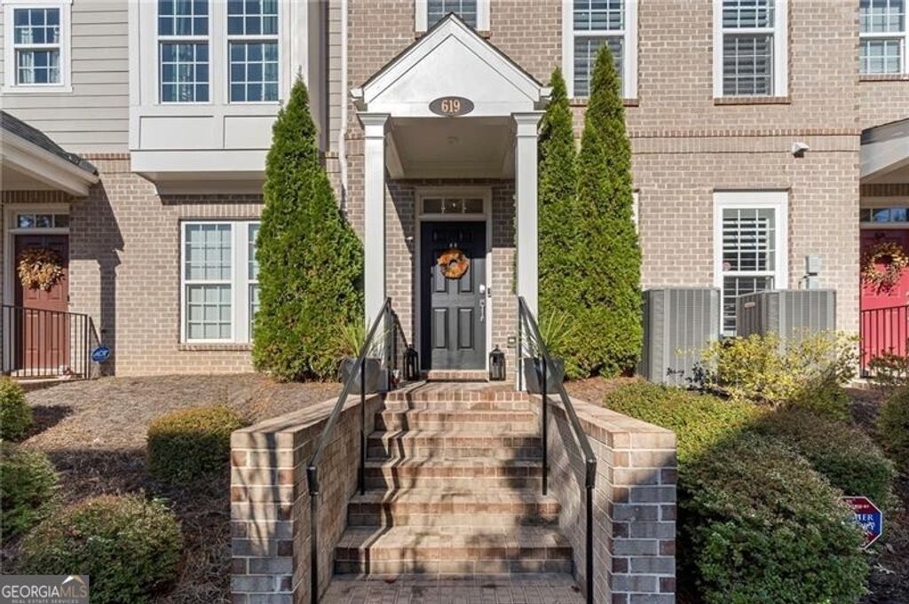 Photo of 619 Hanlon Way, Alpharetta, GA 30009 (MLS # 10654987)