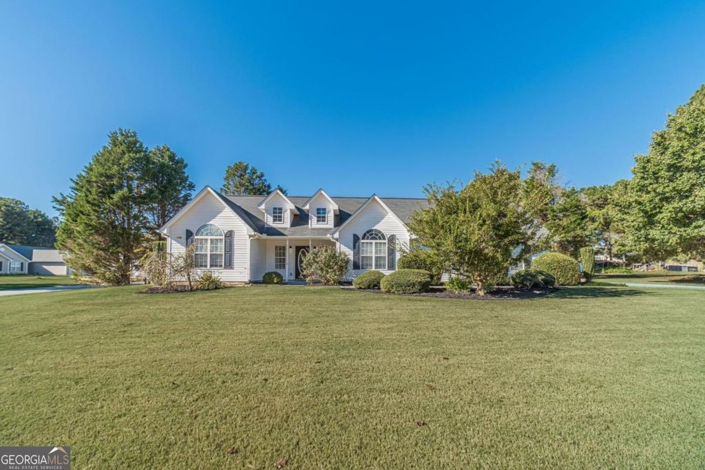 Photo of 231 Windermere Drive, Loganville, GA 30052 (MLS # 10631336)