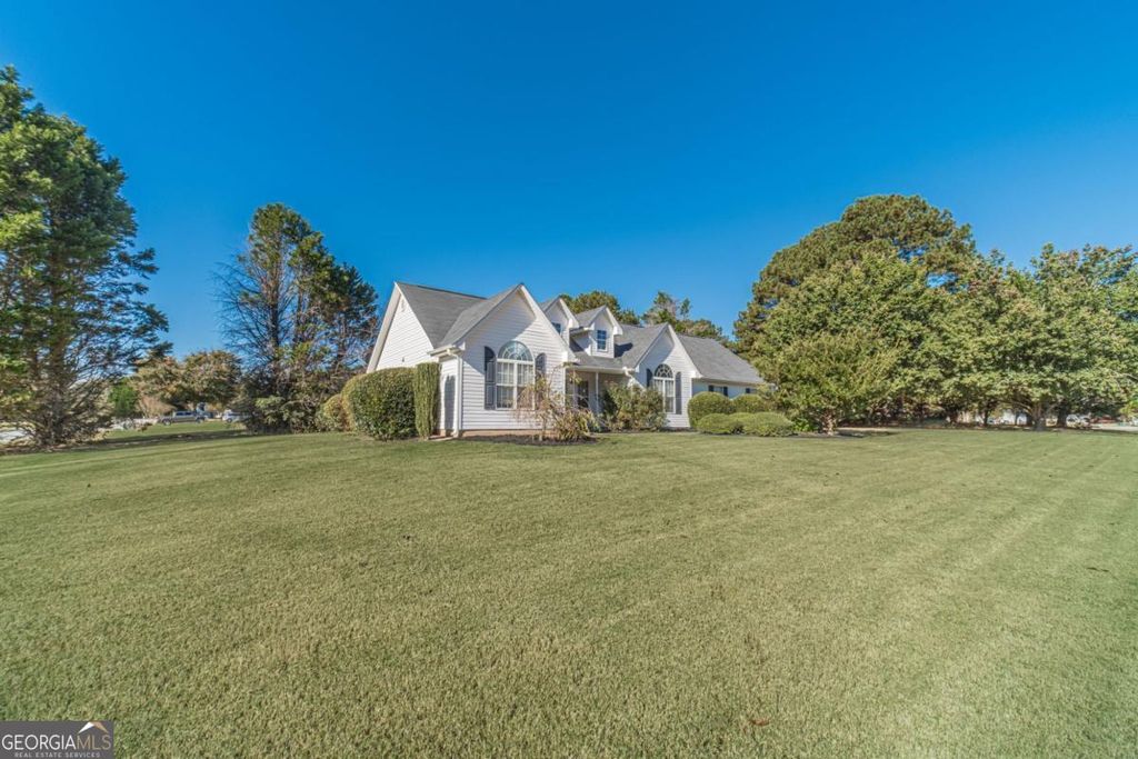 Photo of 231 Windermere Drive, Loganville, GA 30052 (MLS # 10631336)