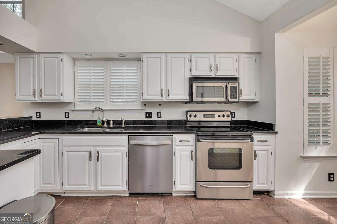 203 Grand Oaks CIR