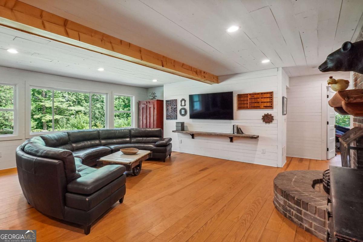 2121 JEP WHEELER RD