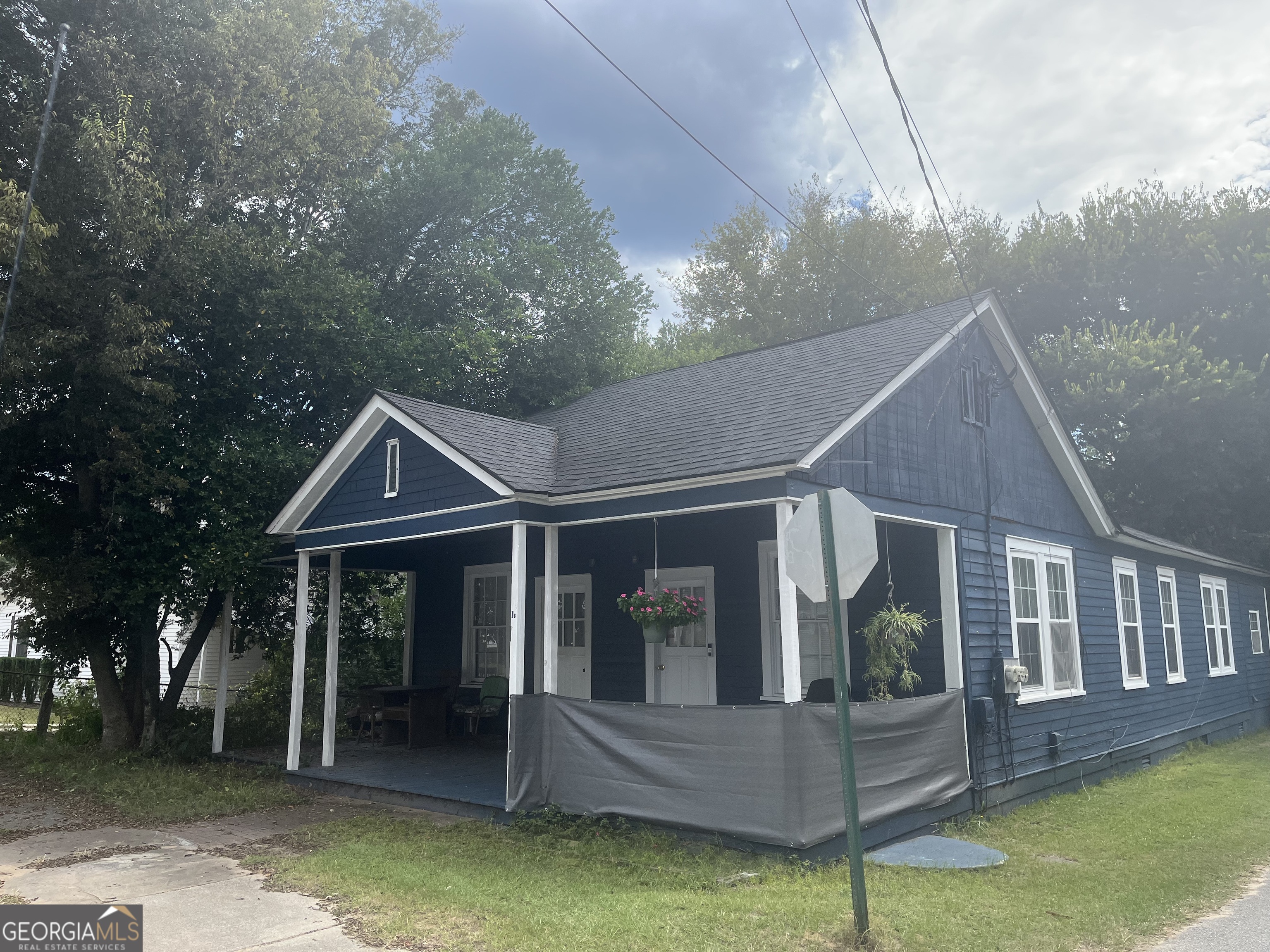 Great investment opportunity in Porterdale. Duplex, 1BR 1Bath each side. Minutes to Covington. An additional duplex and 7 single family homes are also available. Prices range from $115,000-$145,000. Don't miss this opportunity. All properties are currently rented. Rent rolls are available.