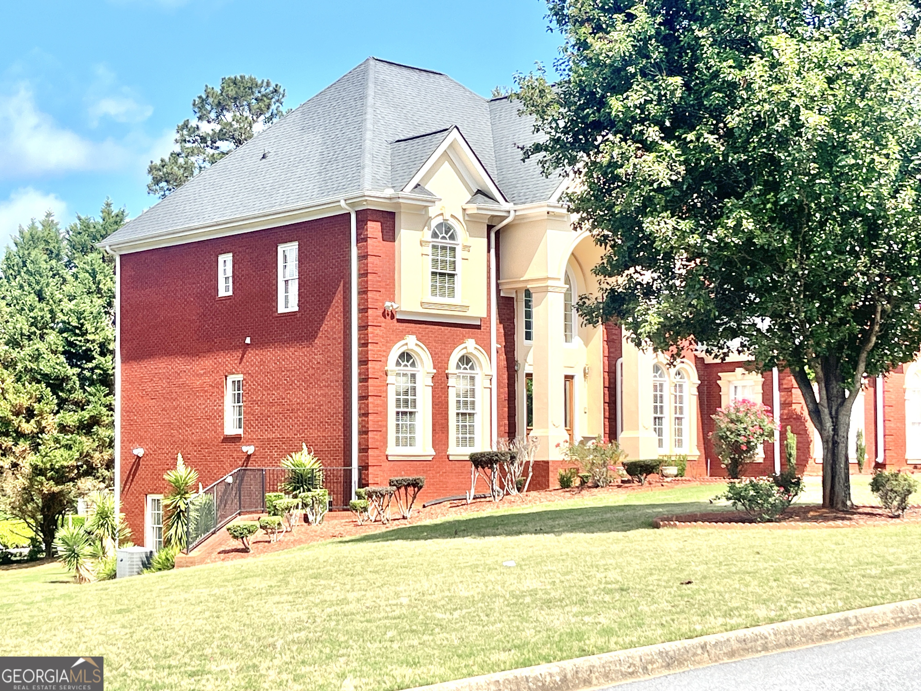 215 Fox Glove DR