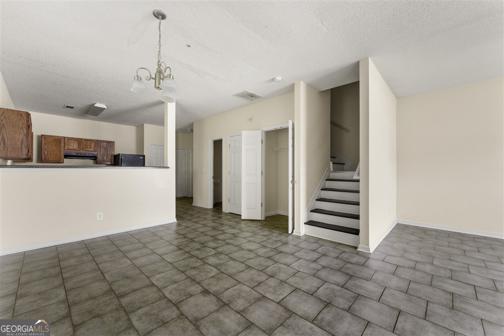 7331 Wagon Wheel CT