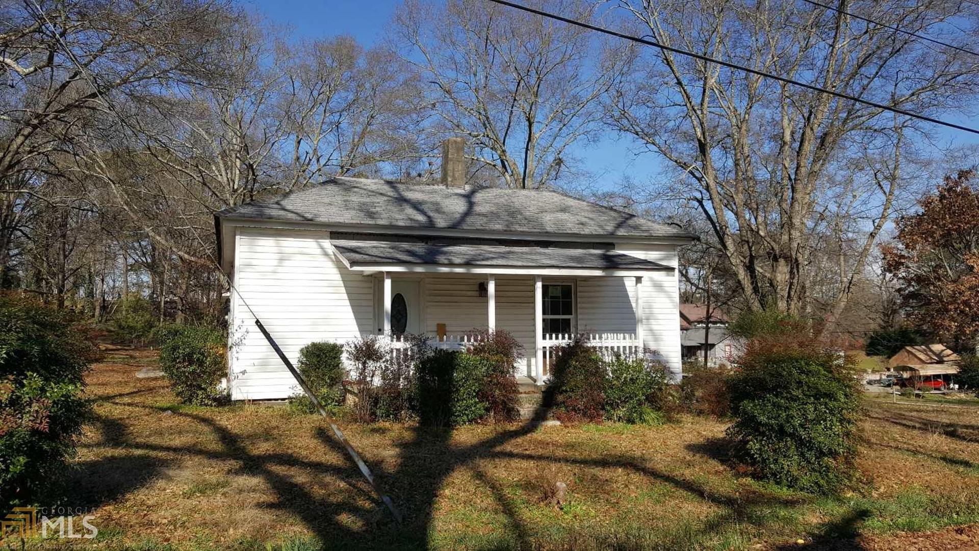 INVESTOR SPECIAL - 4 BED 2 BATH IN THE HEART OF VILLA RICA - HISTORIC RANCH WITH 1816 SQ FT ON FLAT .87 ACRE CORNER LOT - CONVENIENT TO SHOPPING, RESTAURANTS AND MORE! GREAT BUY AND HOLD OR FIX AND FLIP! SOLD AS-IS - FIXER-UPPER - CASH ONLY - MAKE AN OFFER TODAY!