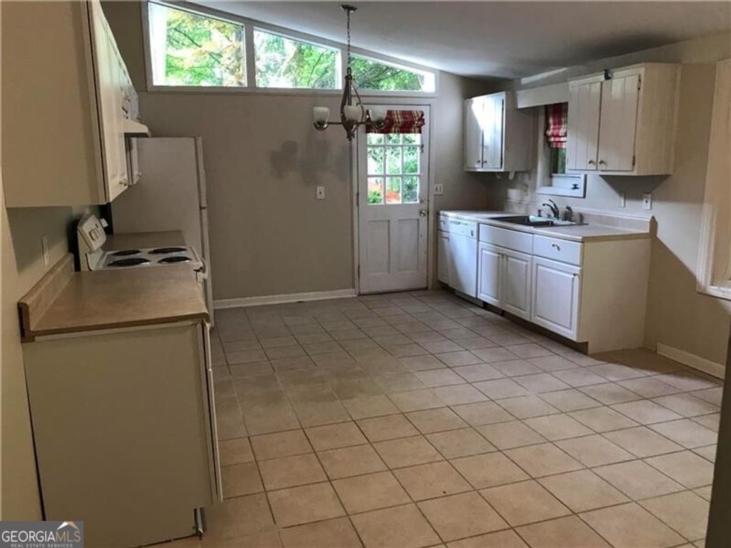 Photo of 6328 Cherry Tree Lane, Atlanta, GA 30328 (MLS # 10771897)