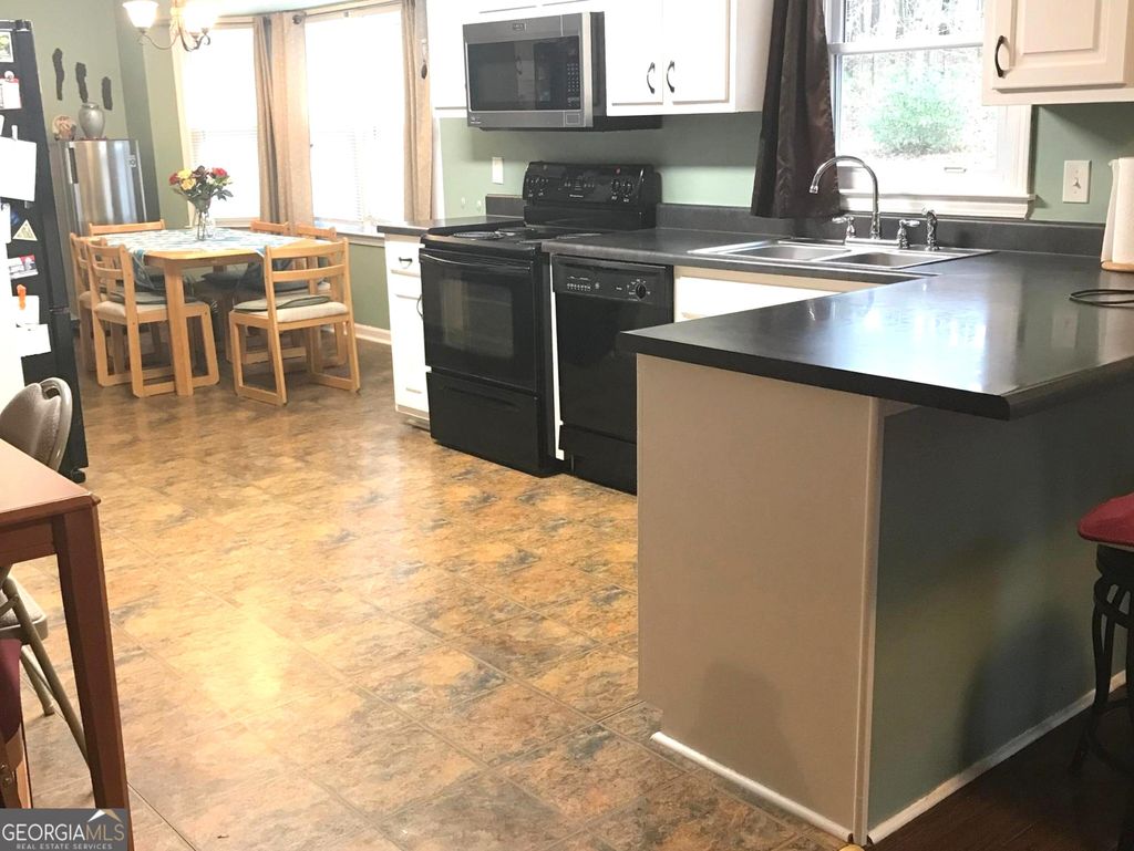 Photo of 110 Crawford Cir, Newnan, GA 30265 (MLS # 10654438)