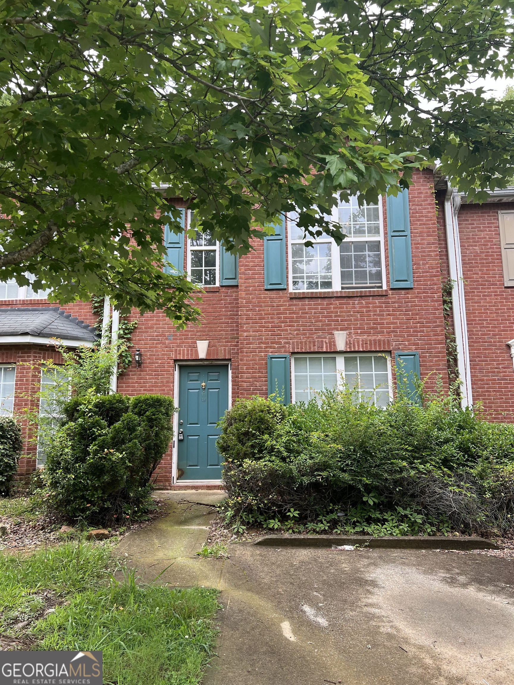 *** Great Investment Opportunity *** This townhome is every investor's dream with spacious family room, great size kitchen that opens to the dining area. It also features a large master bedroom. Townhome is located in a quiet neighborhood in Stonecrest. Townhome has parking spaces, quick access to restaurants, shopping, Marta, I-285 and I-20, hospitals and schools. An amazing buy that won't last long! So, Hurry....
