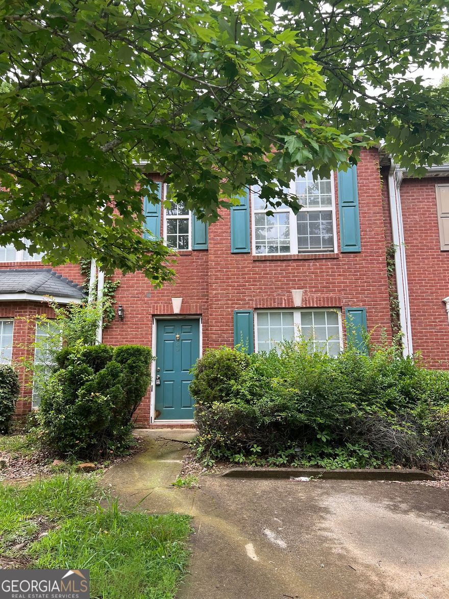 *** Great Investment Opportunity ***   This townhome is every investor's dream with spacious family room, great size kitchen that opens to the dining area. It also features a large master bedroom. Townhome is located in a quiet neighborhood in Stonecrest. Townhome has parking spaces, quick access to restaurants, shopping, Marta, I-285 and I-20, hospitals and schools. An amazing buy that won't last long! So, Hurry....