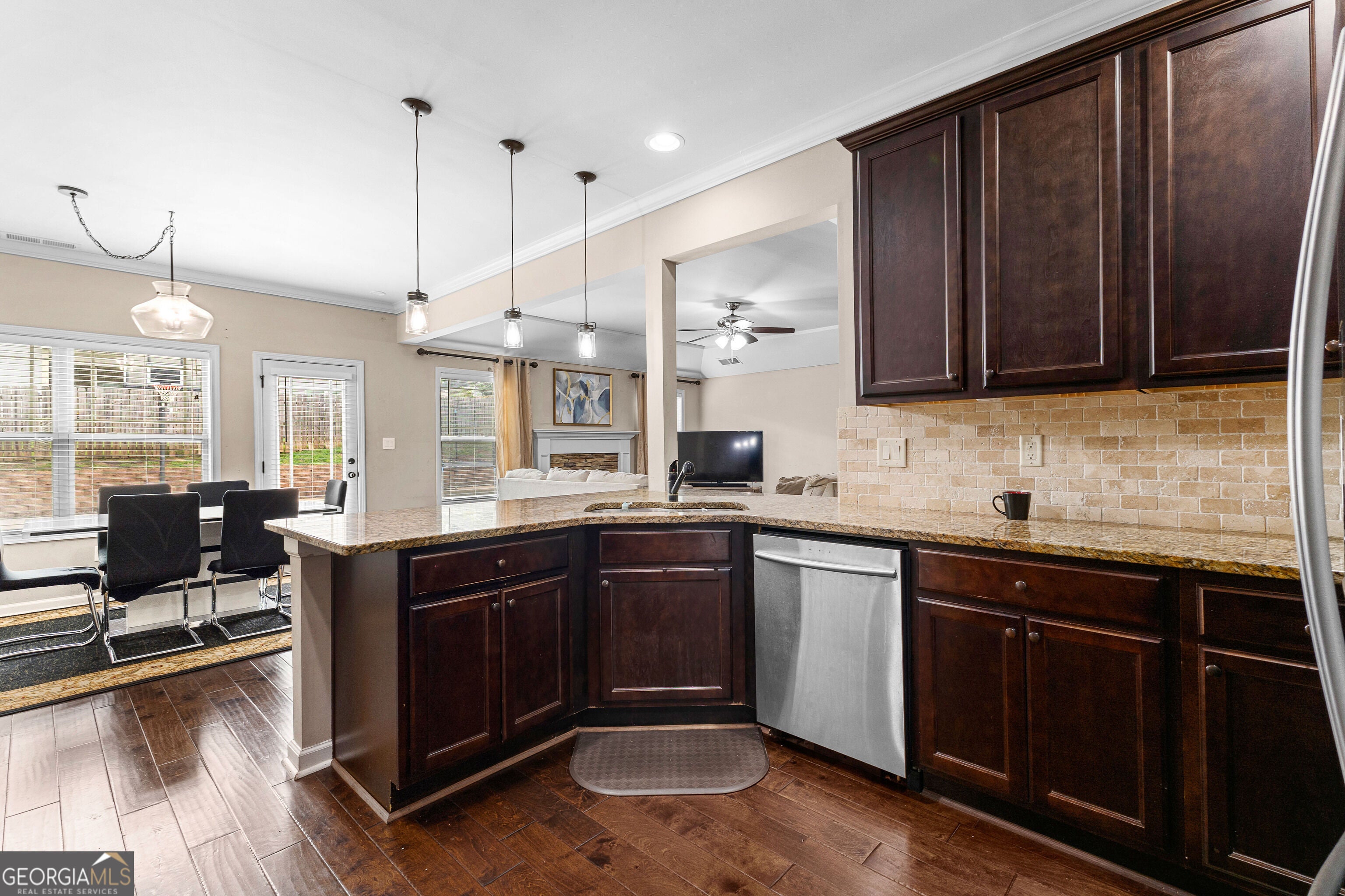 7 Camden CIR