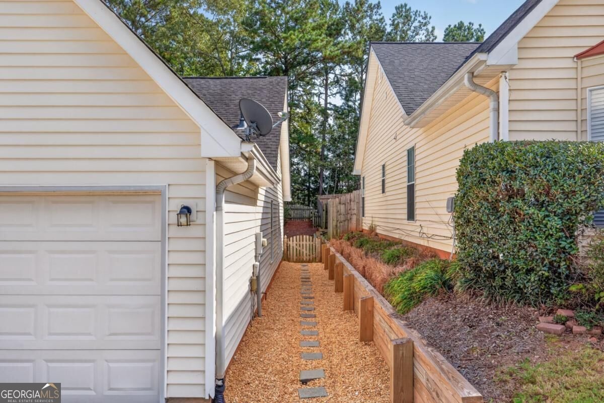 2210 Laurel Pointe LN